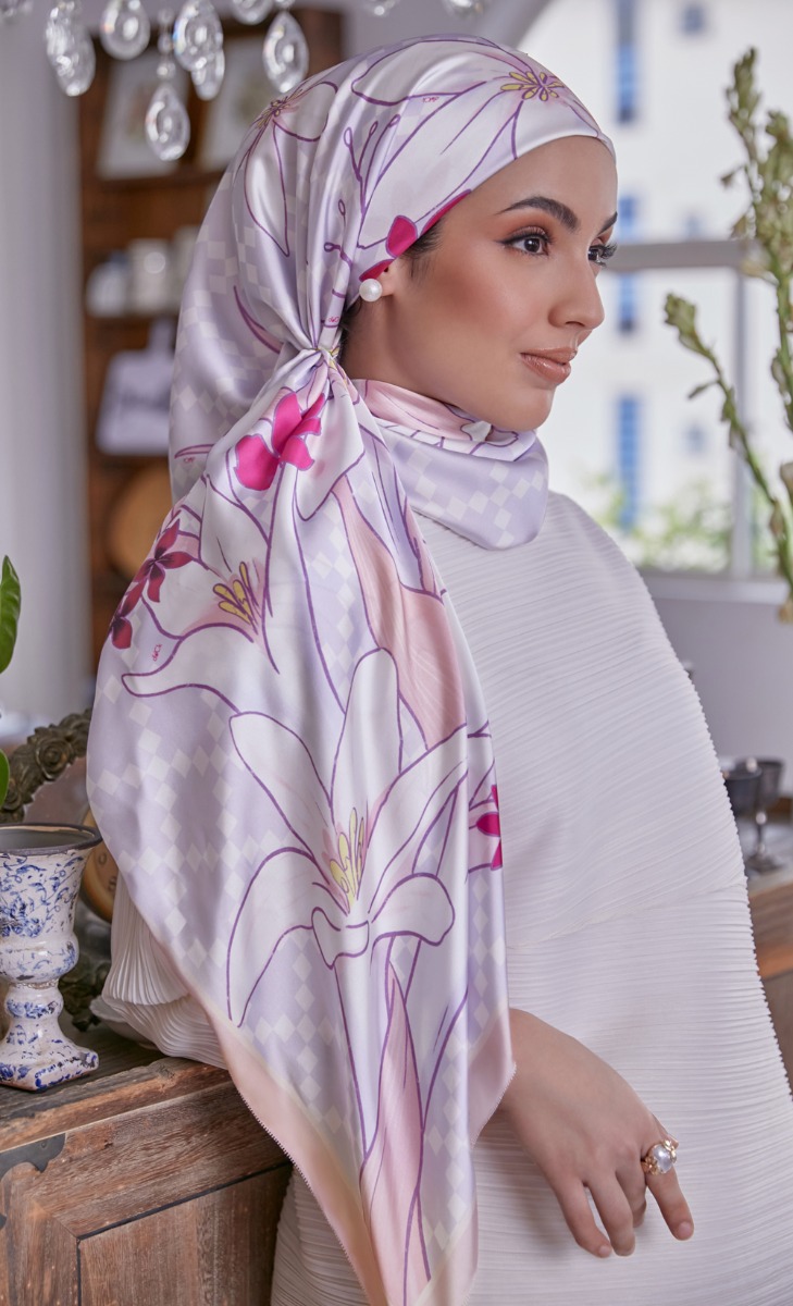 The Blooming dUCk - Tuberose Shawl in Evermore