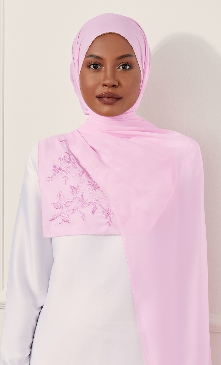 The Daisy Embroidery dUCk Shawl in Pink