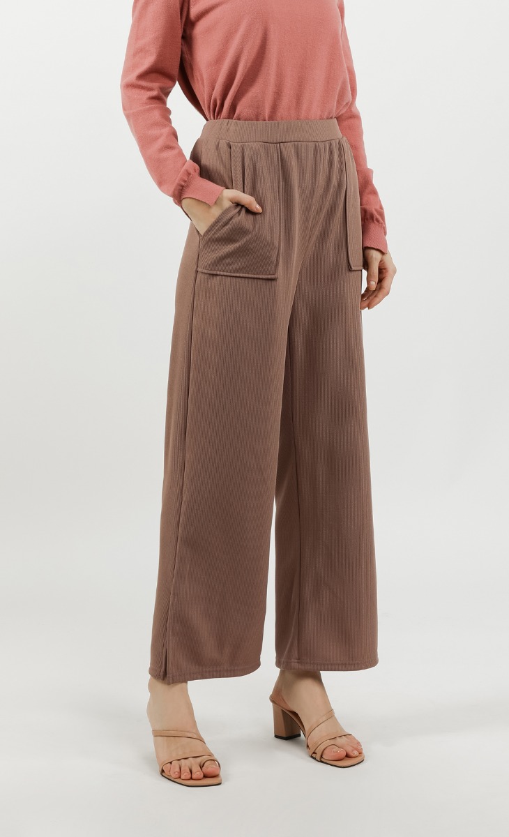 Ribbed Pants in Brown