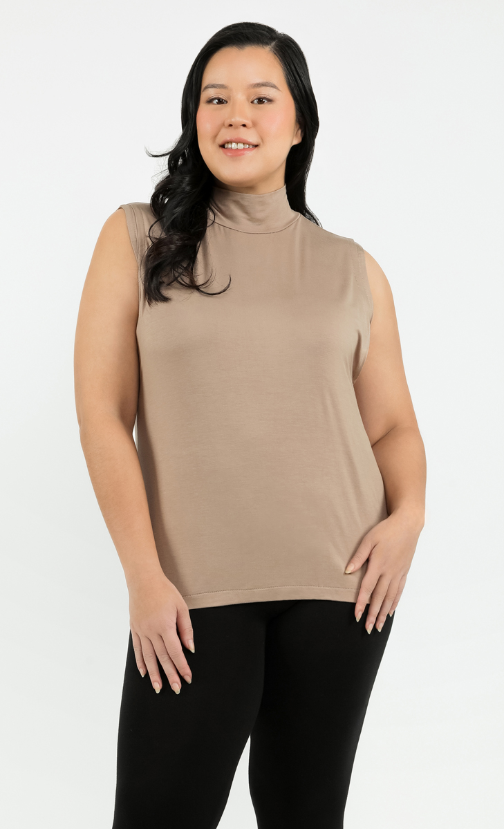 Sleeveless With Opening Inner Top in Cocoa