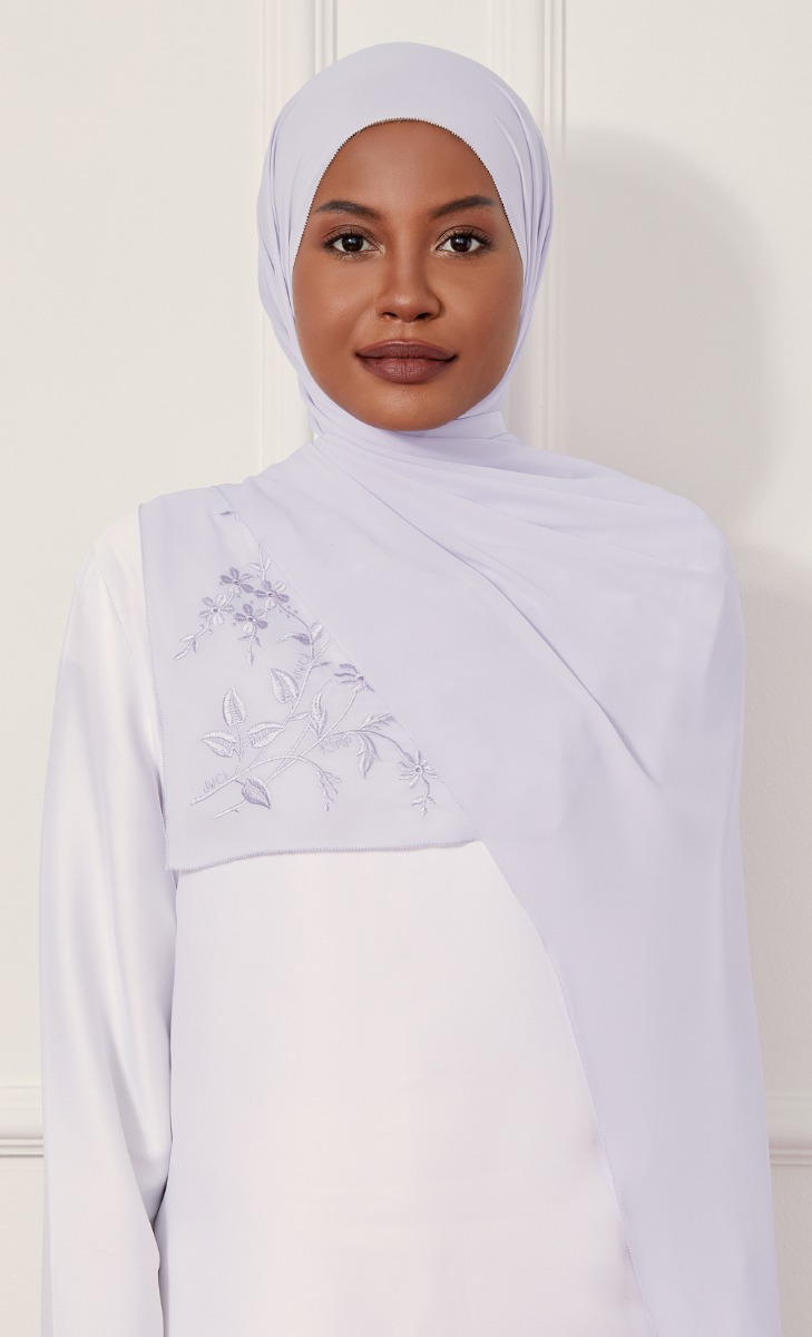 The Daisy Embroidery dUCk Shawl in Soft Lilac